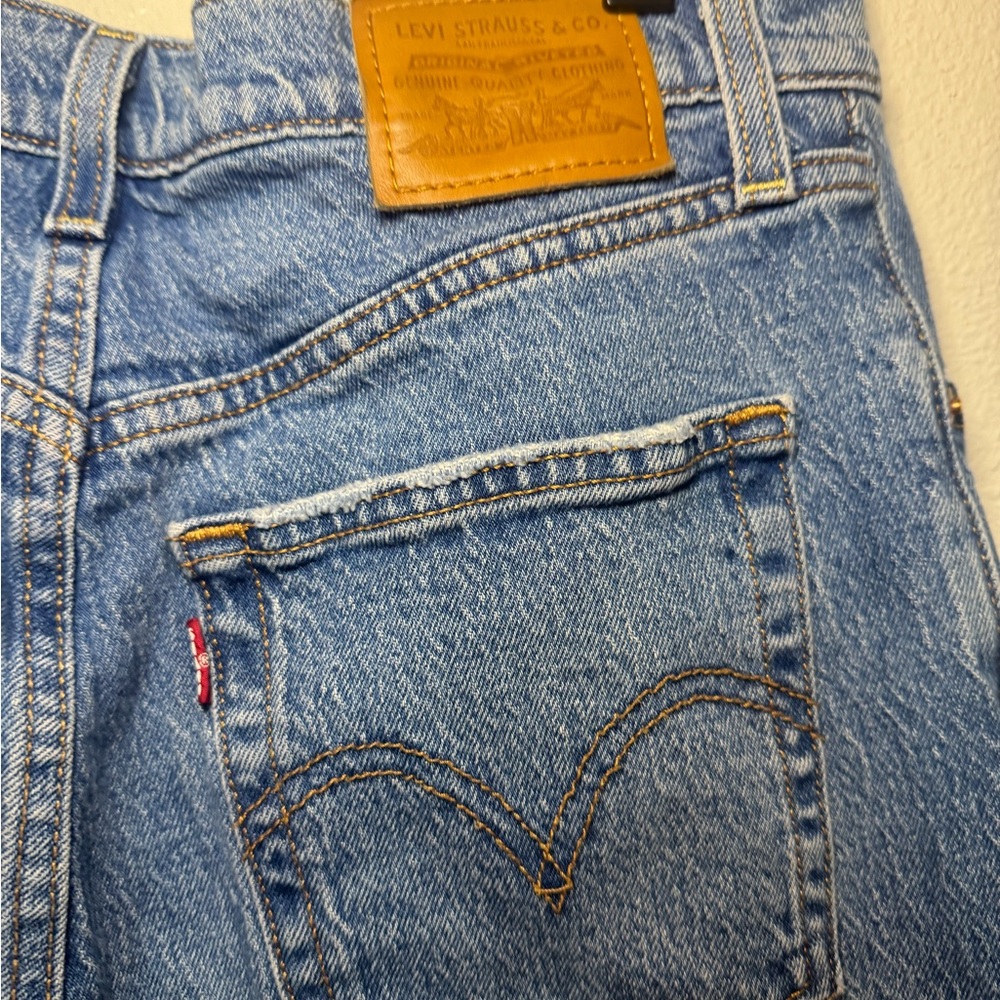 Levi’s Ribcage Straight Ankle Jeans - Picture 8 of 8